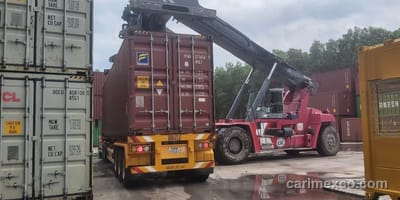Xe nâng container và văn phòng điều hành tại bãi CARIMEX Nhơn Trạch